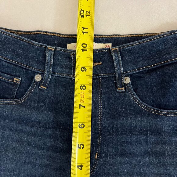 Levis Women's Classic Straight Stretch Blue Denim Shorts Size 26 Raw Hem - Picture 8 of 10